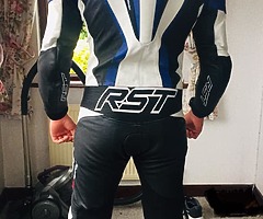 RST leather suit. - Image 9/9