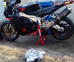 2004 aprilia rsvr