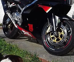 2004 aprilia rsvr