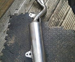 Arrow exhaust