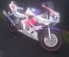 Honda cbr 400 rr - Image 1/3