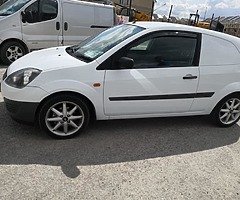 2007 fiesta van - Image 4/7