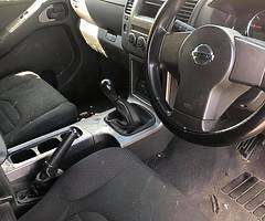 Nissan Pathfinder van - Image 4/8