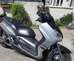 Yamaha xmax250