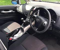 Toyota Auris SR - Image 7/10