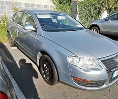 Volkswagen Passat 1.6 FSI breaking only - Image 1/2