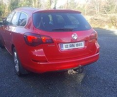 Vauxhall Astra 2012 Estate High Spec. - Image 4/10