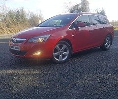 Vauxhall Astra 2012 Estate High Spec. - Image 8/10