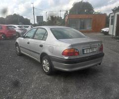 99 Toyota avensis