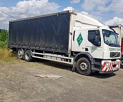 Volvo FLE320 curtainsider with tailift.