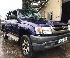 2002 Toyota Hilux .Commercial 5 seater Tax 333e .Low miles 1 owner