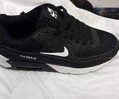 Unsex trainers