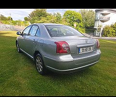 2009 avensis