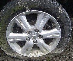 lexus/toyota alloys 16 inch 5 stood