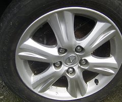 lexus/toyota alloys 16 inch 5 stood