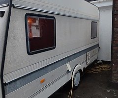 Hobby De Lux Caravan 5 Berth - Image 4/10