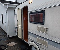 Hobby De Lux Caravan 5 Berth - Image 5/10