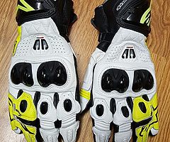 Alpinestars GP Pro R2 gloves