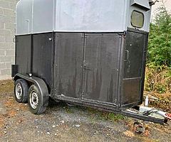 Horse box