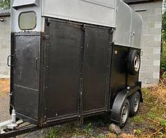 Horse box