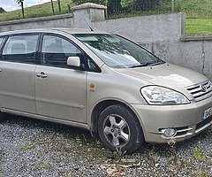 Avensis verso