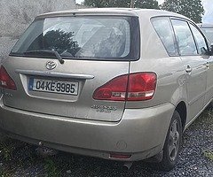 Avensis verso