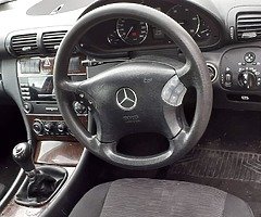 Mercedes c class cdi 200 avangard 6 speed manual - Image 5/5