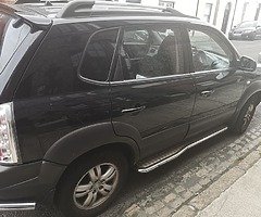 Hyundai Tucson SUV 06 - Image 8/10