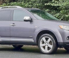 OUTLANDER WARRIOR / 4WD / 7 SEATS