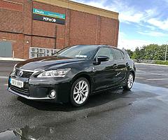 Lexus CT200h Luxury. Great specs