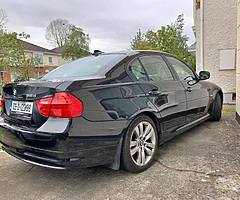 BMW 318 D 2009 in immaculate condition