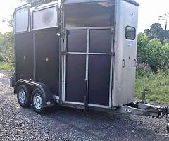 Horse box