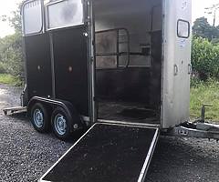 Horse box