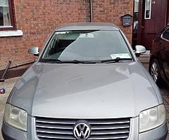 Volkswagen Passat 1.6 - Image 1/9