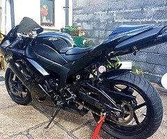 Kawasaki Ninja zx6r Black Edition 2008 low millage in Perfect Condition