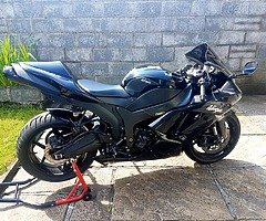 Kawasaki Ninja zx6r Black Edition 2008 low millage in Perfect Condition - Image 3/8