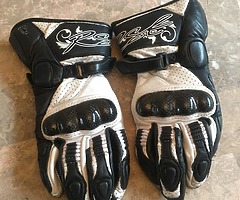 Woman’s RST gloves size m/7