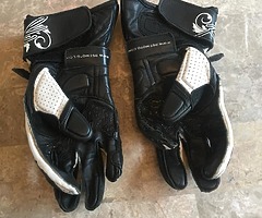 Woman’s RST gloves size m/7