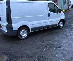 2004 vivaro 1.9 in for breaking good engine box can be heard running - Image 6/7