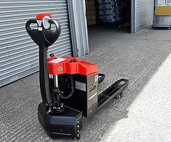 Pallet trucks/Forklifts