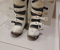 Wulf size 8 motocross boots - Image 2/4