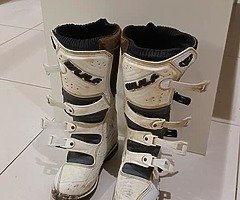 Wulf size 8 motocross boots - Image 3/4