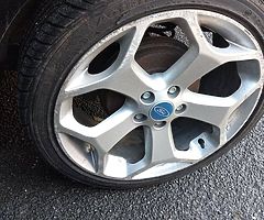 Reduced Four almost new Wheels and tires - Four 18'' Alloy Wheel Ford Focus and Tires