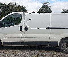 Opel Vivaro, Nissan, Renault