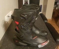 Band new race boots