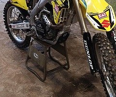 Suzuki rmz 450 2012 fuel injected. Bike is very clean needs for noting very well maintained. - Image 3/3