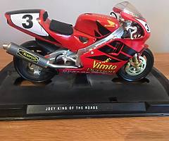 Joey Dunlop model bike - Image 4/4