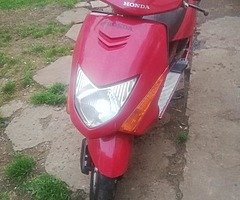 Honda lead scv100