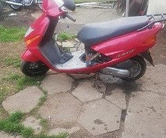 Honda lead scv100