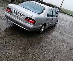 Mercedes-Benz e240